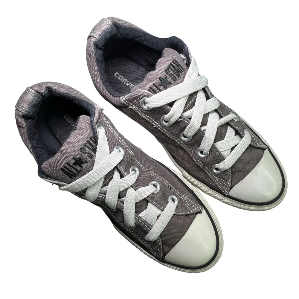 Converse Junior's Chuck Taylor Light Brown Low Top Lace Up Sneakers. Size 4